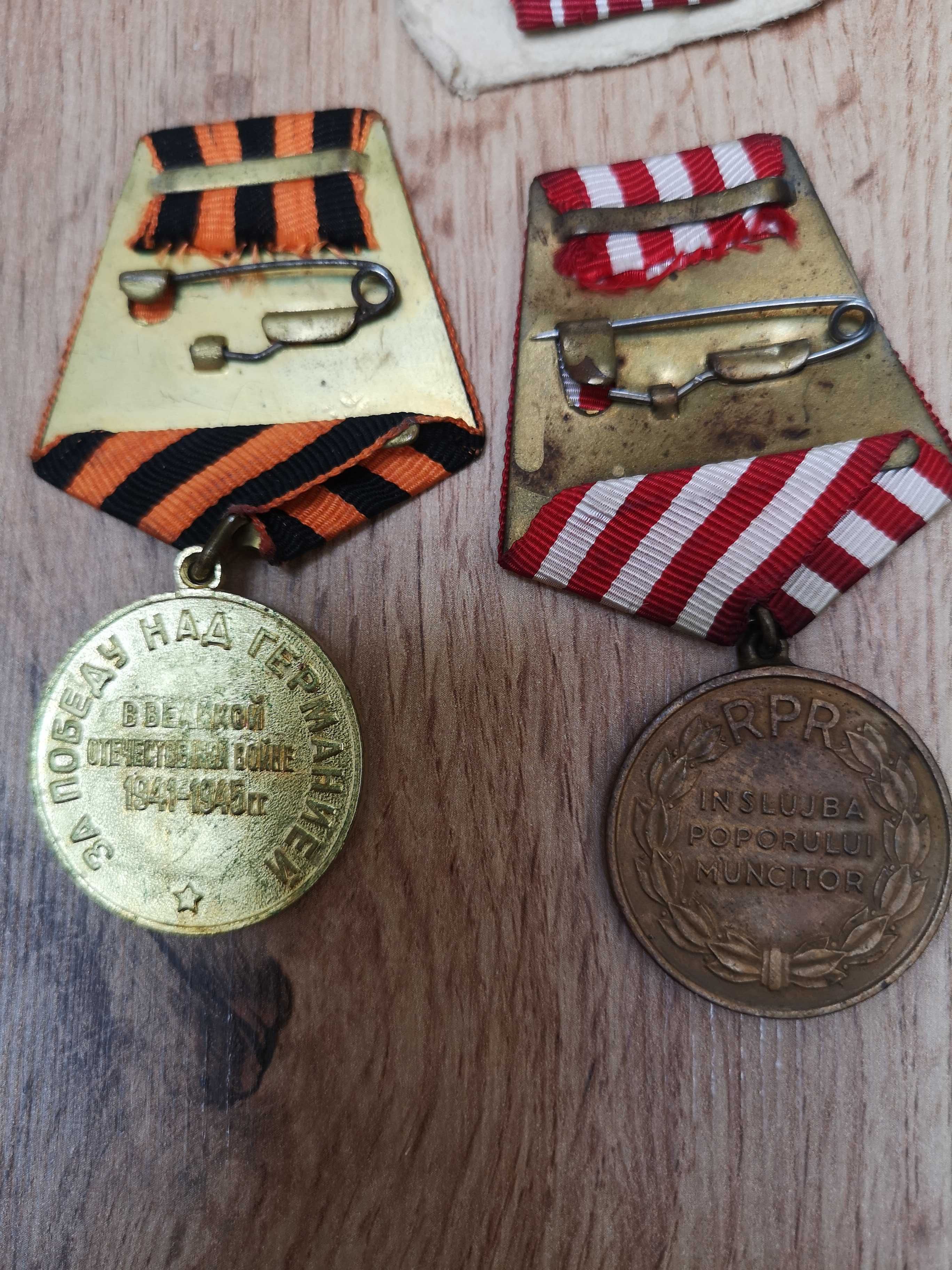 Vând medalii și insigne din perioada comunista