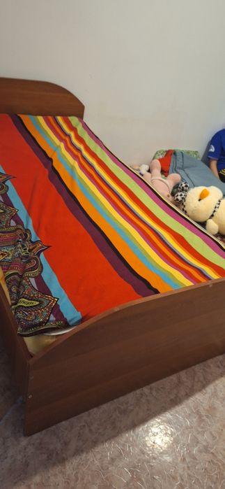 Отдам даром диван  1 метровый, в отличном состояние