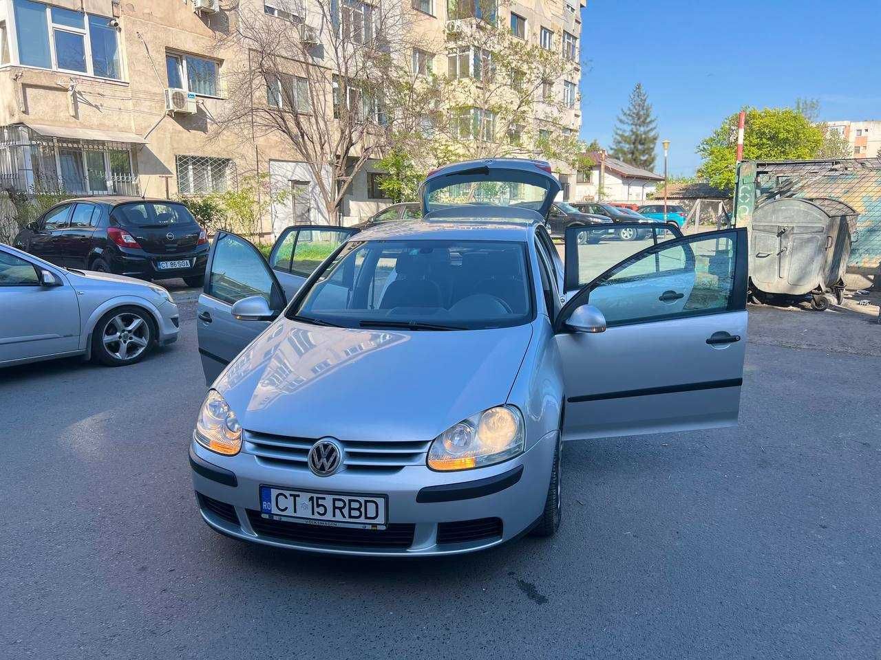 Vînd o mașină de calitate, Volkswagen golf 5, anul 2005