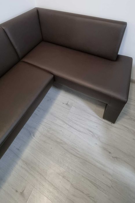 Coltar bucatarie cu masa si 2 taburete