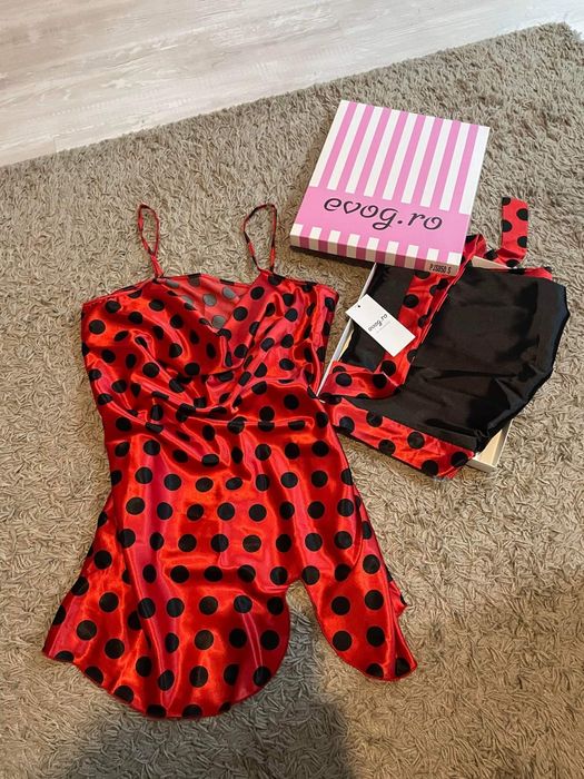 Halat satin si rochie furou satin S cu eticheta, compleu