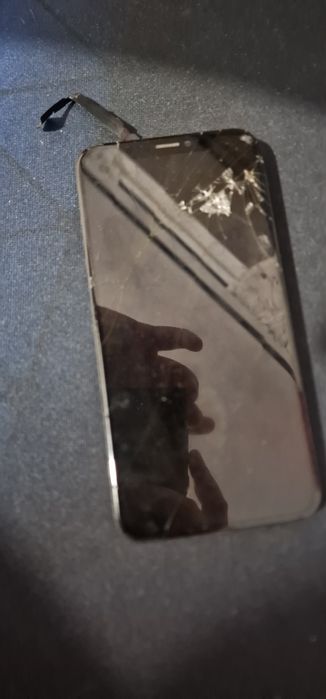 Ecran original iphone xs crapat cu pete negre