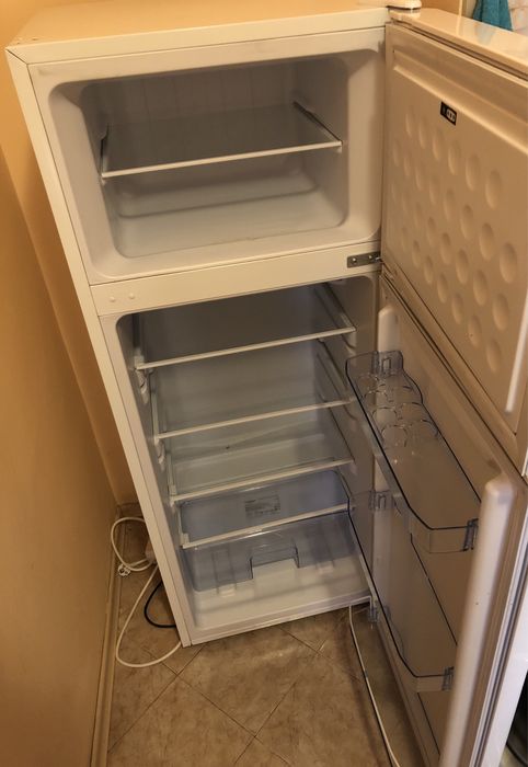 Хладилник с фризер Hansa 2018 г. с проблем