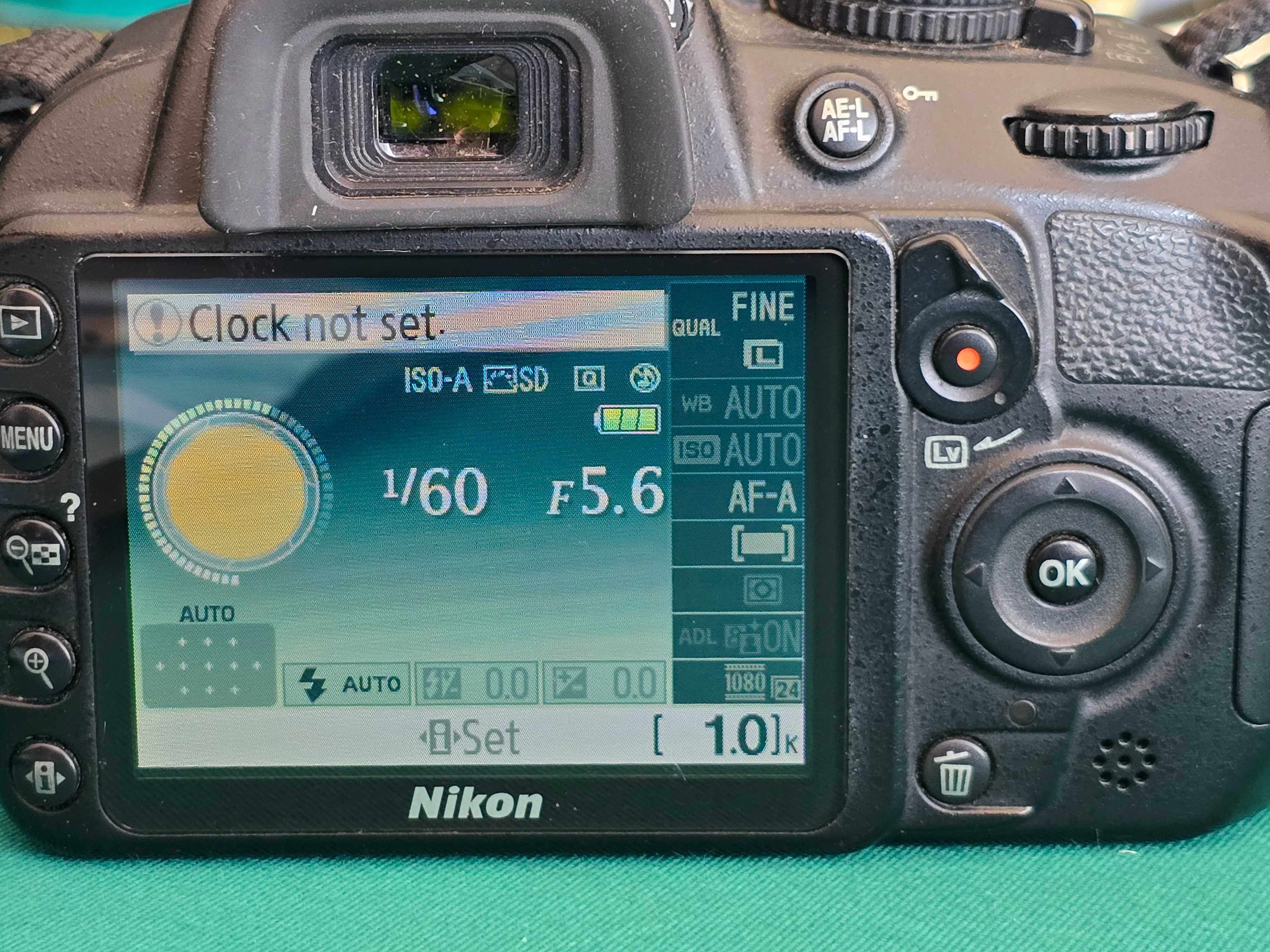 DSLR Nikon D3100 plus accesorii