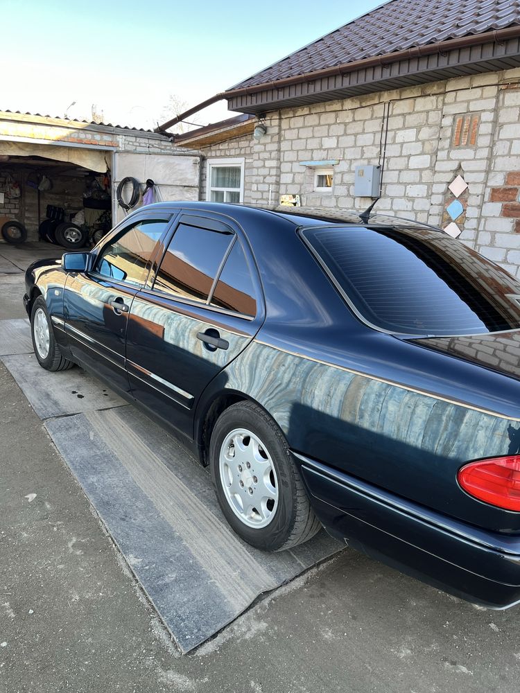 Продам мерседес w210