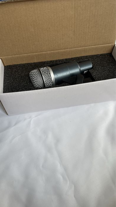 Microfon de tobe pentru premier