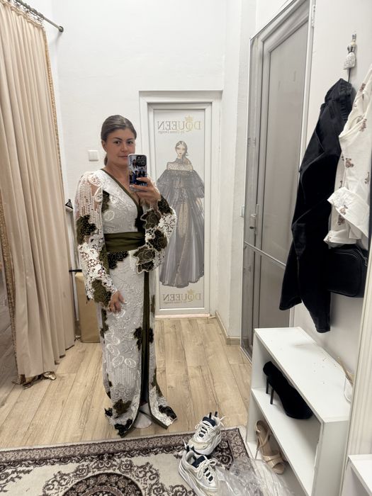 Vand rochie pe comanda