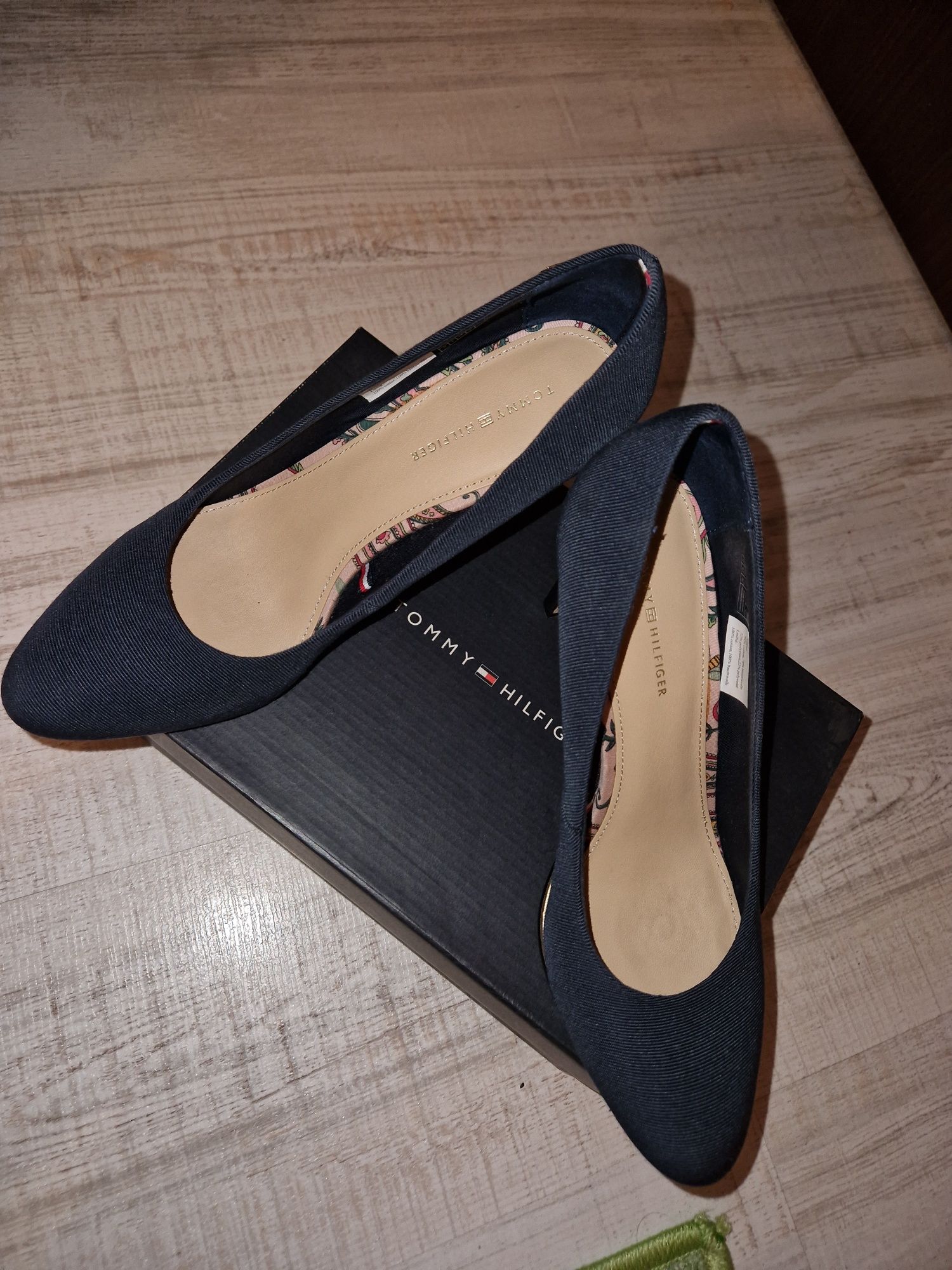 Pantofi Tommy Hilfiger mărimea 39