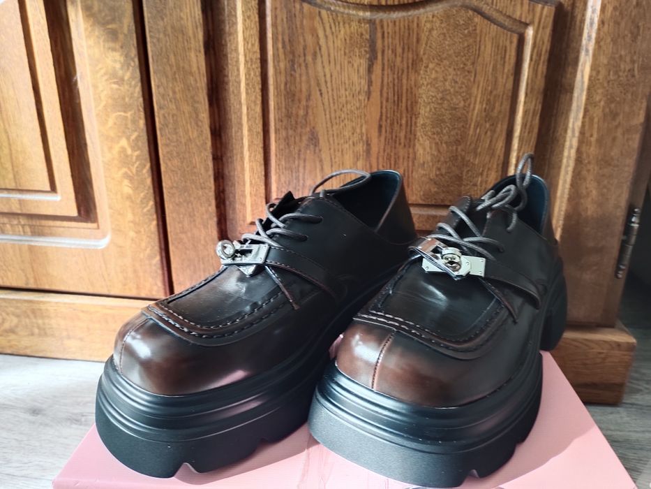 Продам новые лоферы -ботинки в упаковке , производства Корея,размер 37