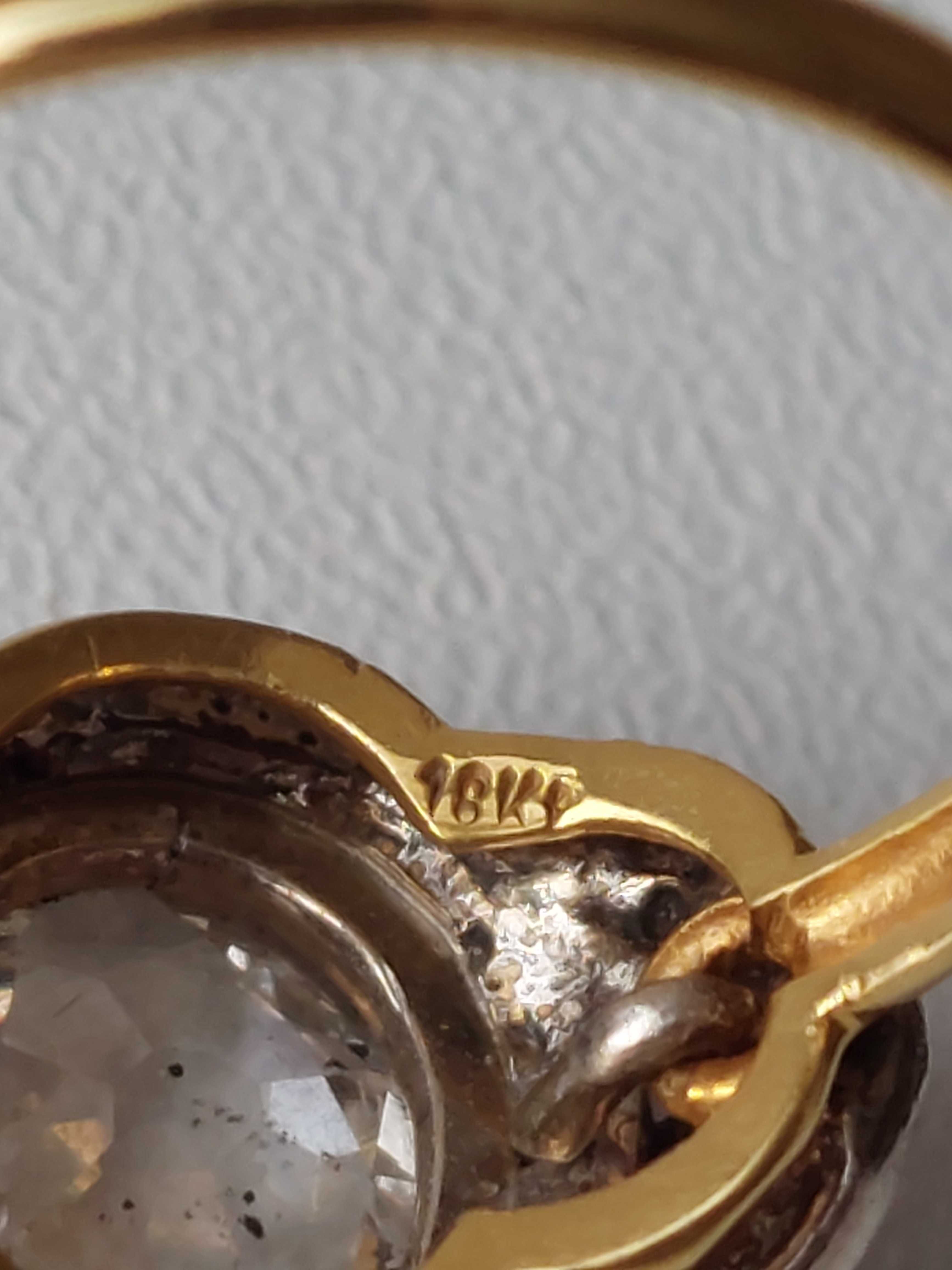 Inel de damă cu diamante de trei carate/aur/aur
