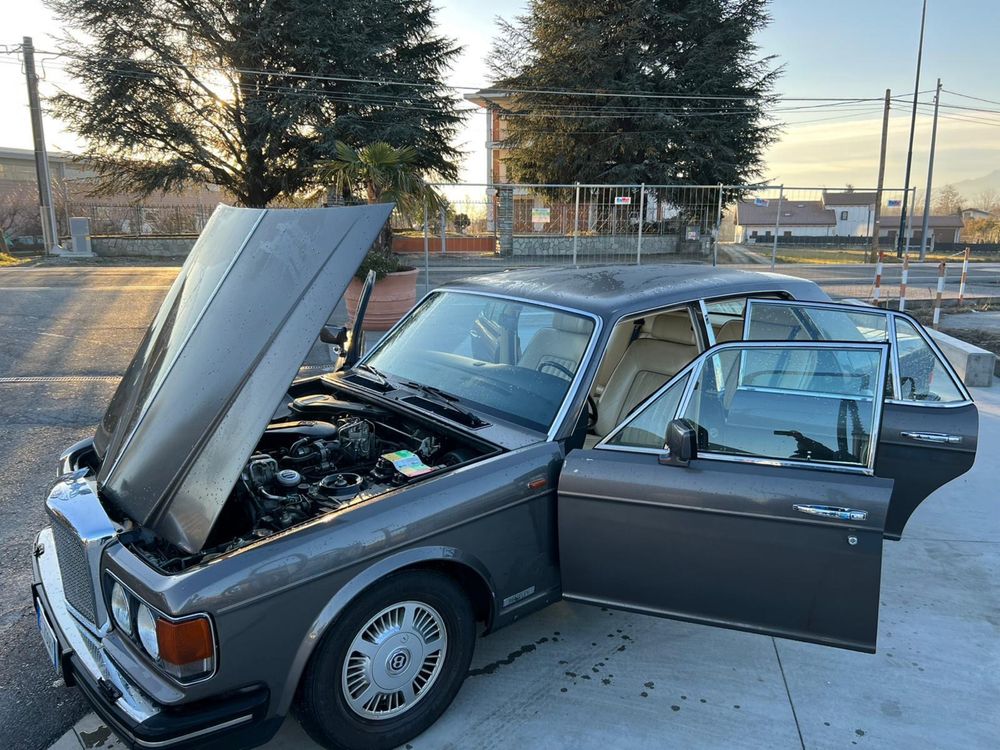 Bentley rolls royce sz 2 masina istorica recent adusa am 1988