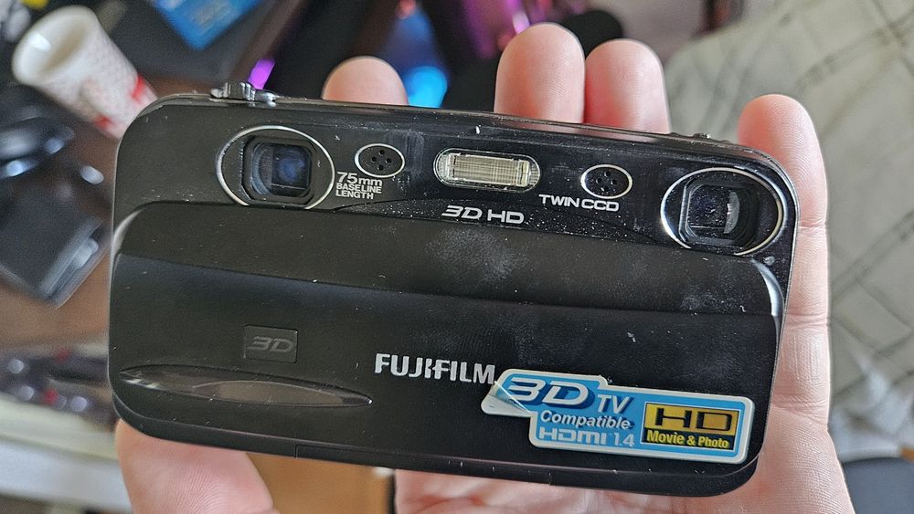 Aparat foto 3d Fujifilm W3 la cutie 2 baterii charger