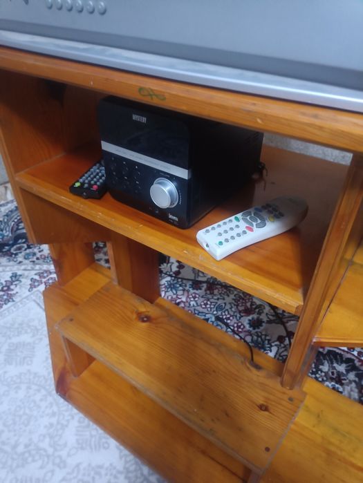 Срочно продаю Телевизор, ДВД приставку, и подставка для ТВ, приемлемые