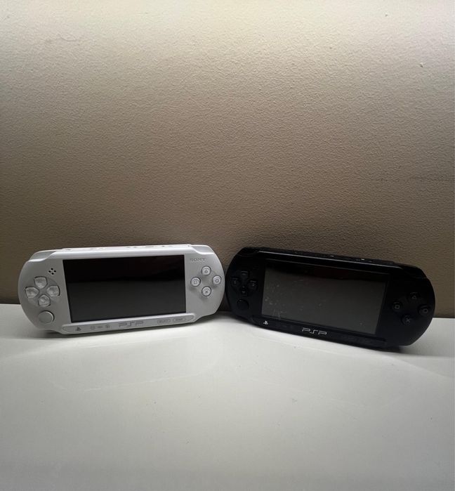 PSP Sony negru si alb cu jocuri