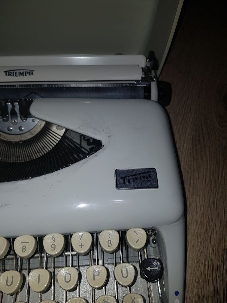 Masina de scris triumph tippa