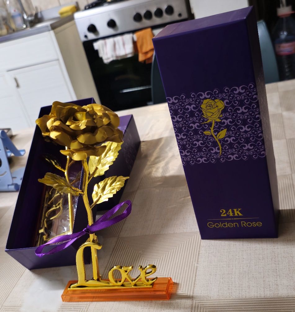 Vand Trandafiri Suflați cu Aur 24k Super Pret , Super Cadou !!!