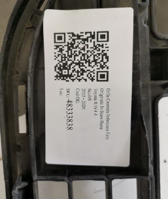 Оригинална долна предна централна решетка в добро състояние Тойота РАВ