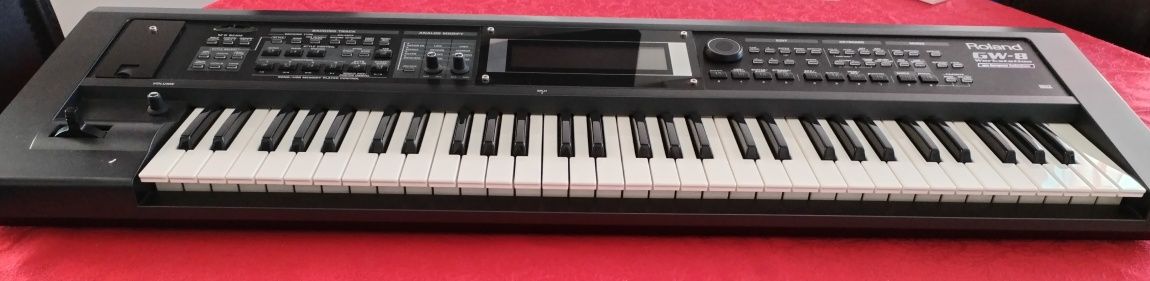 Продавам Roland GW-8 Workstation