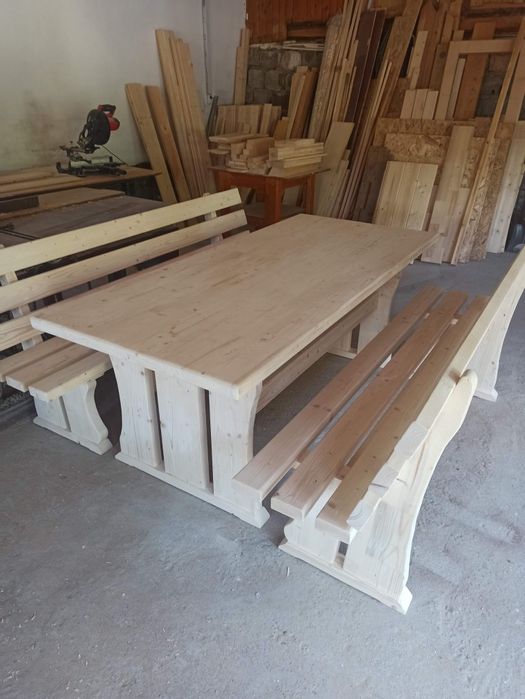 Vând masă și bănci pentru terasă sau curte