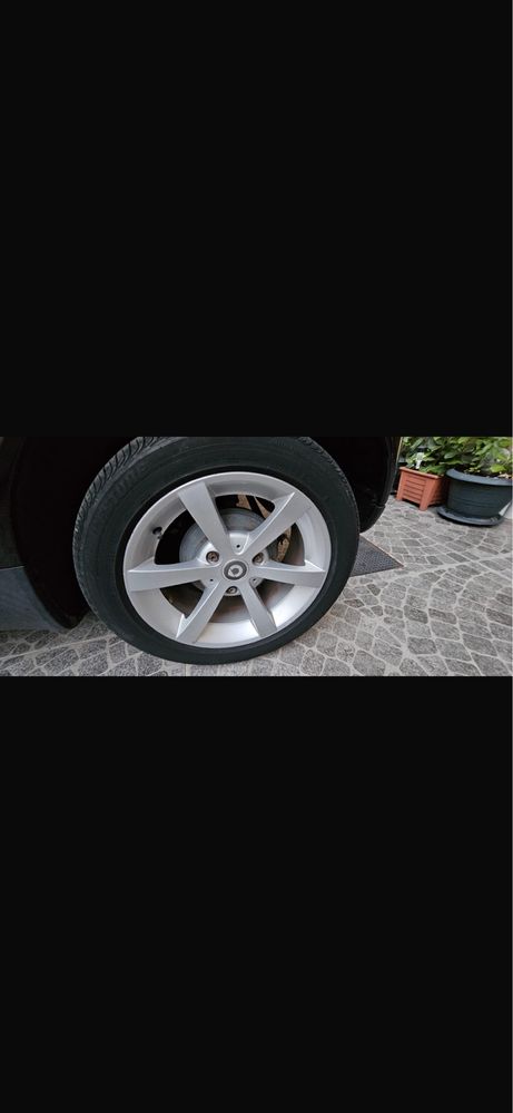 Vand masina renault in stare buna , 4 usi , gri metalizat pret 2200 E