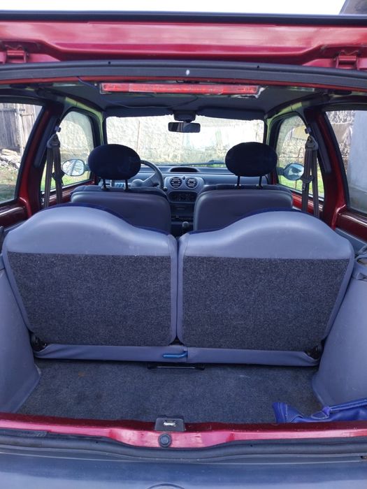 Vând Renault twingo