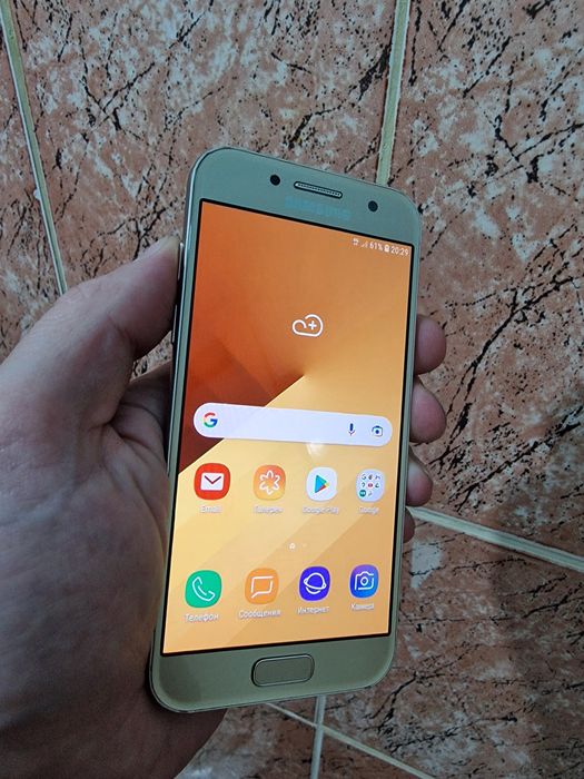 Продам Самсунг А3 17 в идеале