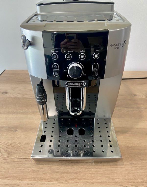 Кафеавтомат DeLonghi ECAM250.33.TB Magnifica S Smart