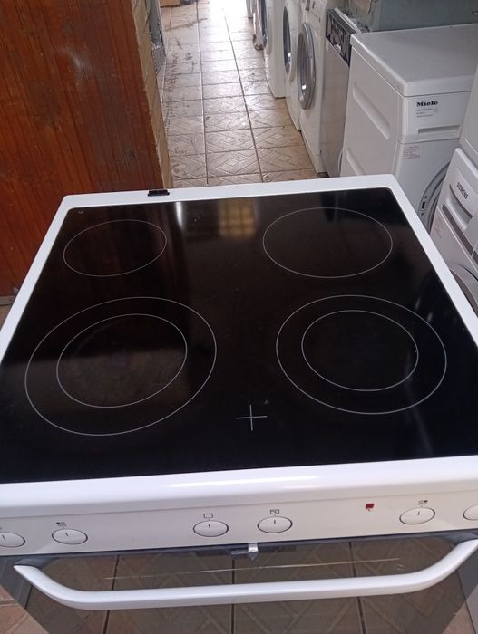 Свободно стояща печка с керамичен плот VOSS Electrolux 2 год.Гаранция!