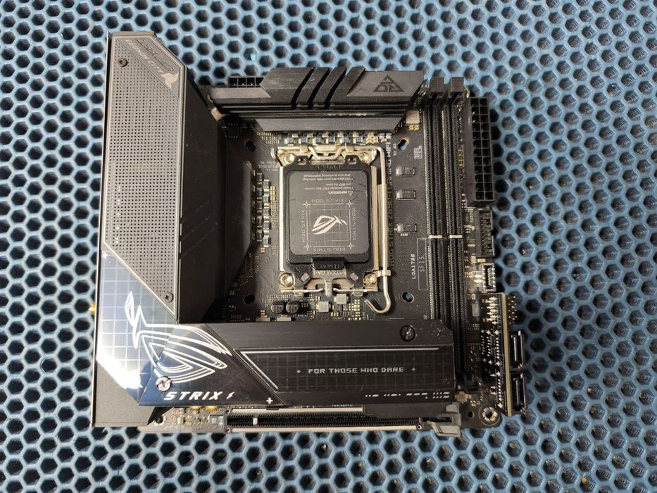 Продам z690-i asus rog strix gaming wifi ddr5