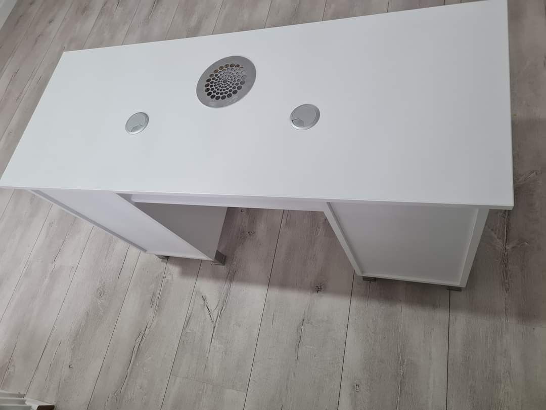 Masă pentru manichiură