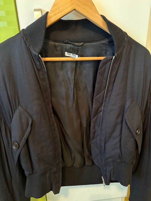 Bomber captusit pana in talie Miu Miu