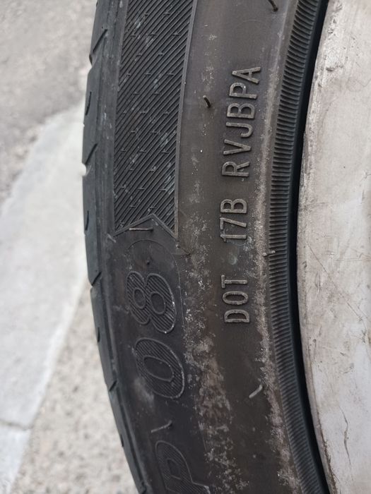 4 Гуми летни две 245/45 R19 и две 275/40 R19