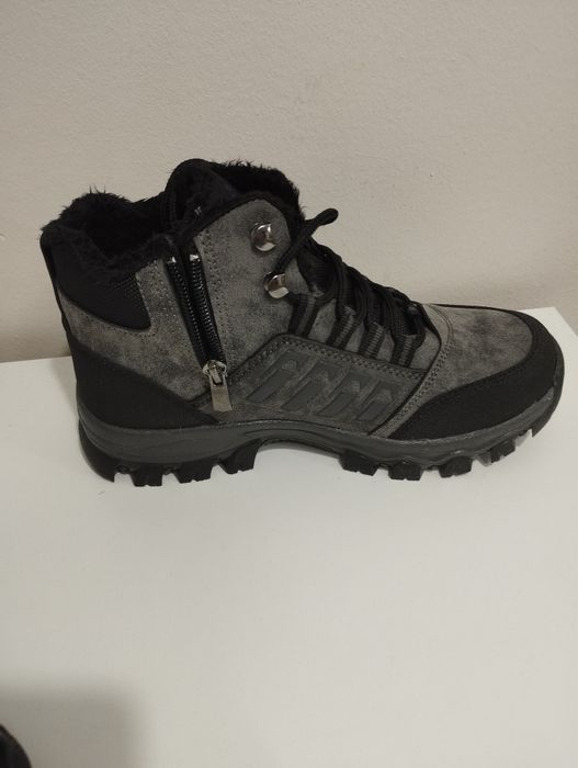 Продавам чисто нови момчешки боти.
Поръчани са онлайн, но за съжаление