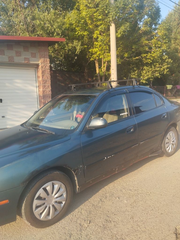 хундай элантра 2000 года выпуска авто на полном ходу,