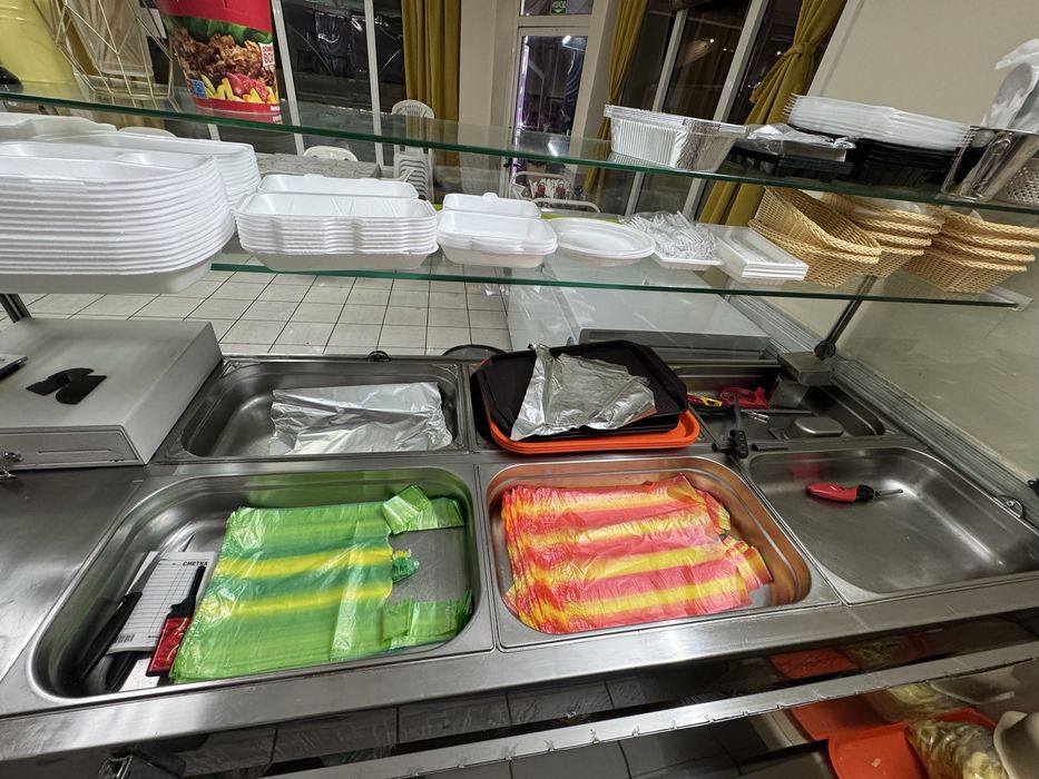 Хладилна витрина и бен мари