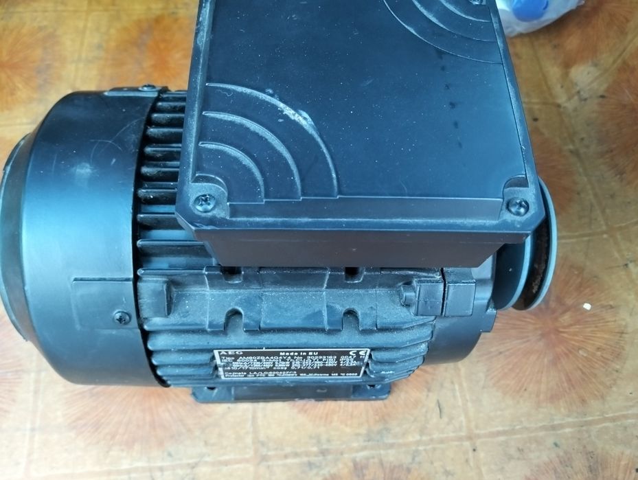 Motor electric trifazat