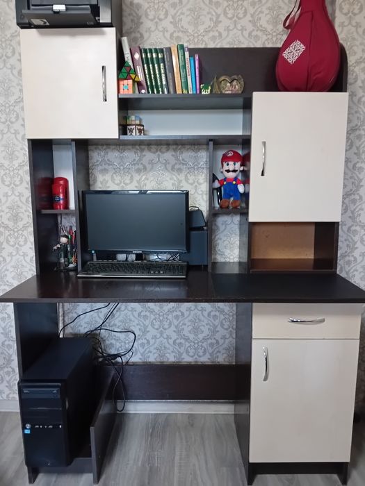 Стол компьютерный