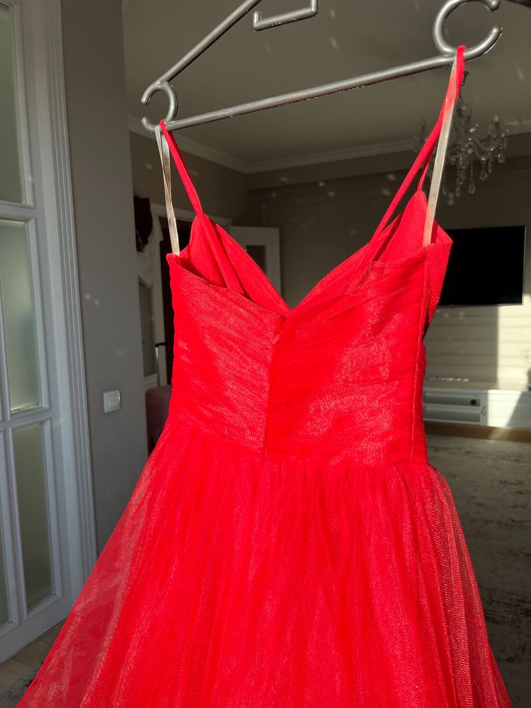 Шикарное красное платье на выпускной от Prima La Sposa