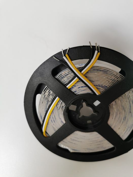 Bandă led cu lumină caldă