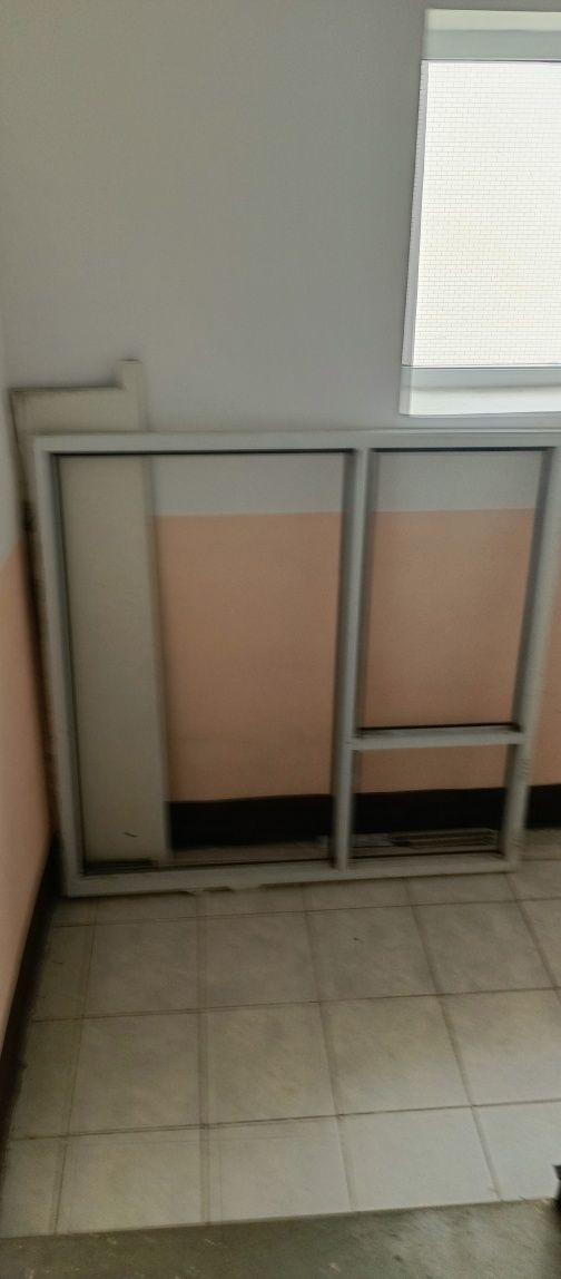 Б/у пластиковое окно 145*150 см