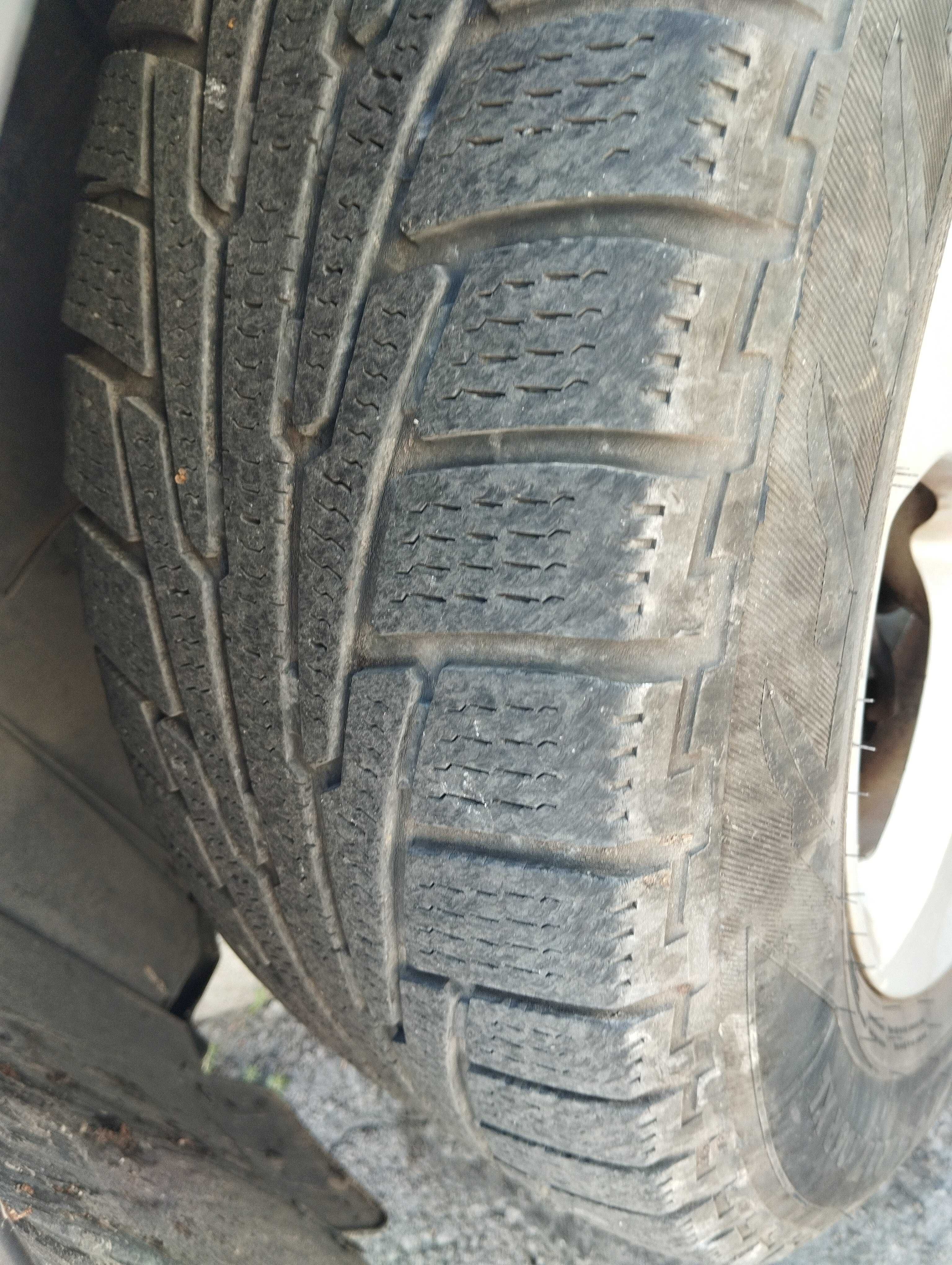 Продавам зимни гуми 225/65/17 Nokian