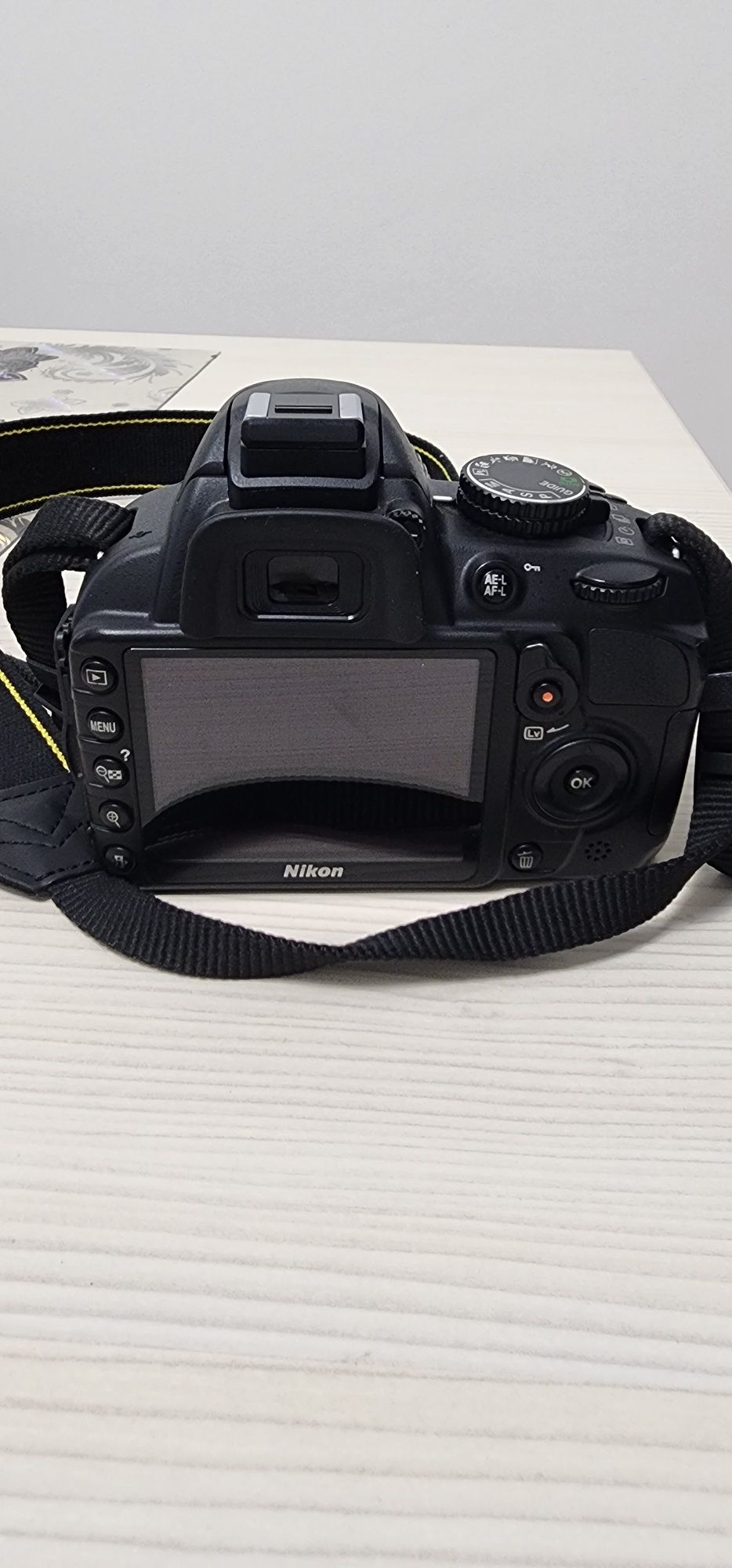 Vând aparat foto Nikon D3100