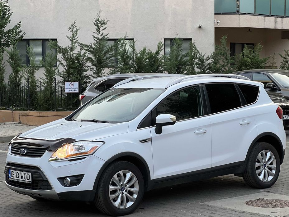 Ford Kuga 2.0 TDCI 4x4. Cutie automata. Set anvelope iarna inclus