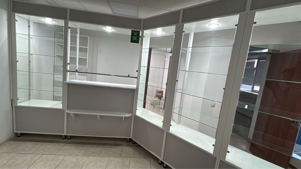 Продам шкафы, холодильники, витрины