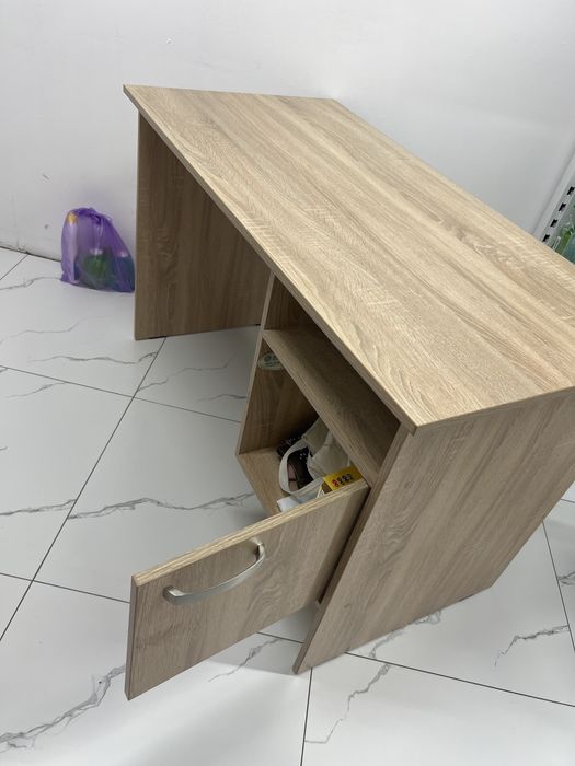 Стол и стулья кухонные