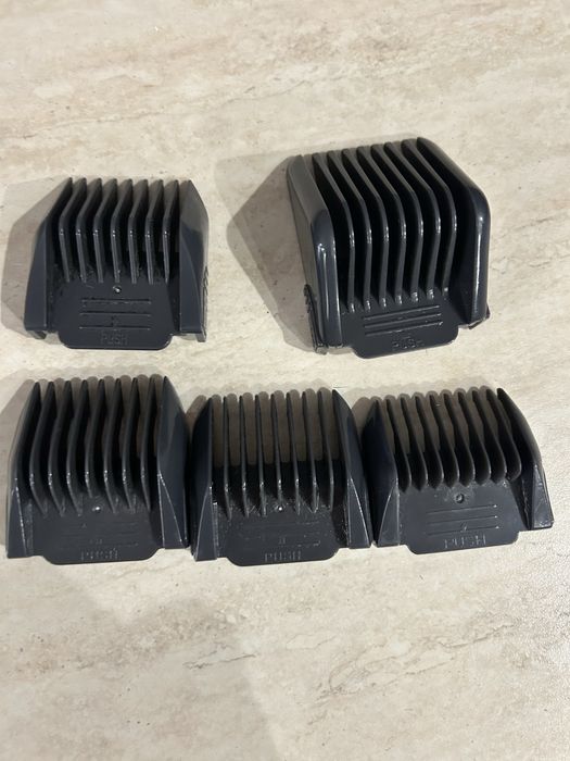 Две професионални фризьорски ножици и една машинка за подстригване