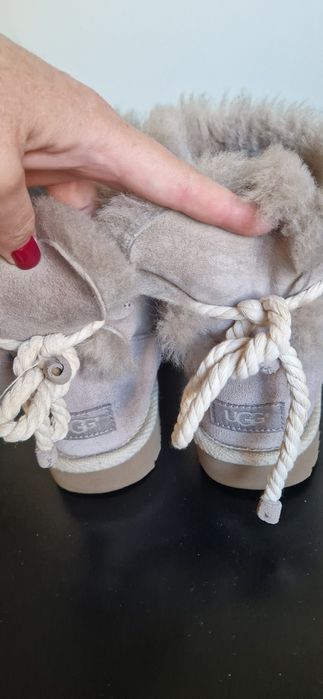UGG scurte, gri deschis, cu snur in spate