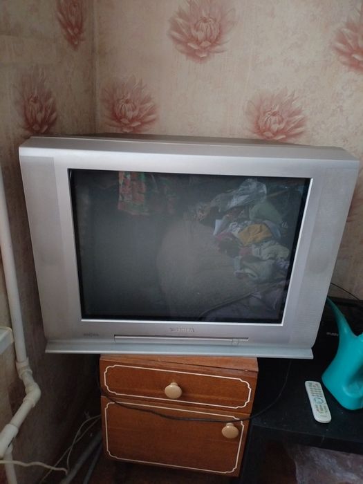 Продам телевизор Тошиба большой