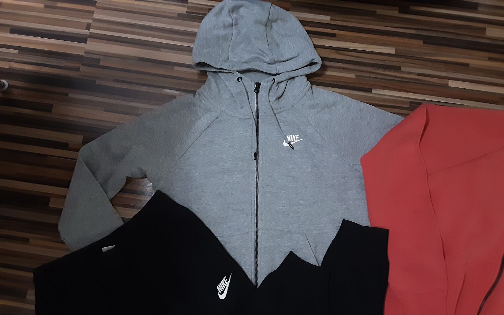 (XS) NIKE оригинални долница(69лв) и горници(69лв)