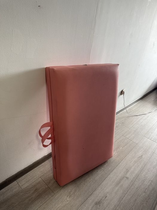 Продам кушетку срочно